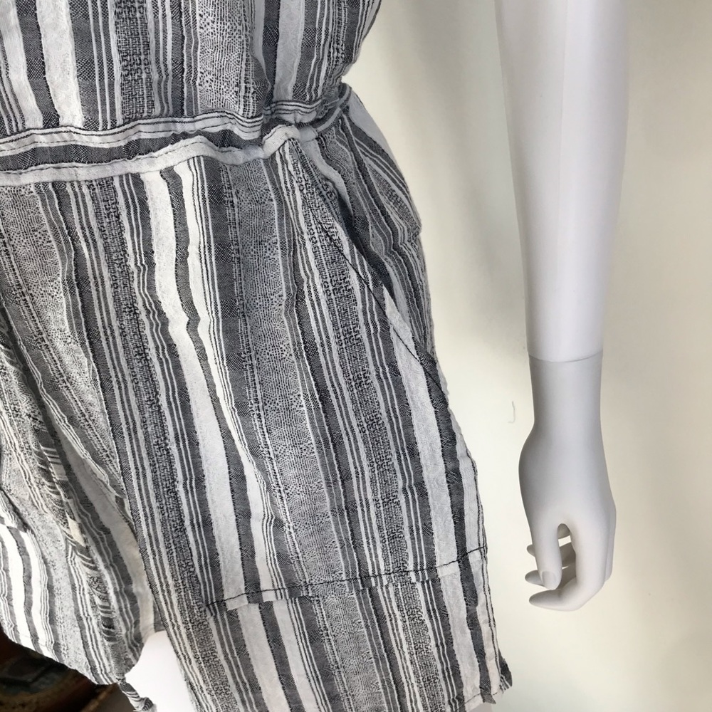 Universal Thread S Romper - Picture 2 of 14